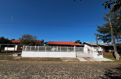 Casa charmosa com conforto, espaço e qualidade de vida a poucos minutos do mar no bairro Turimar