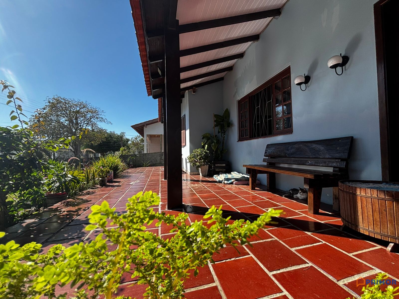 Casa charmosa com conforto, espaço e qualidade de vida a poucos minutos do mar no bairro Turimar