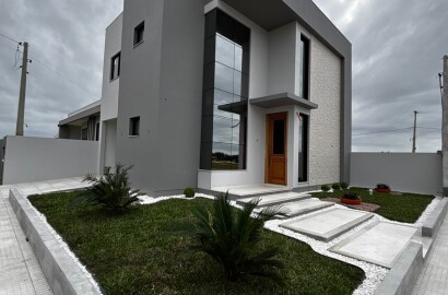 Sobrado Alto Padrão a Poucos Passos do Mar