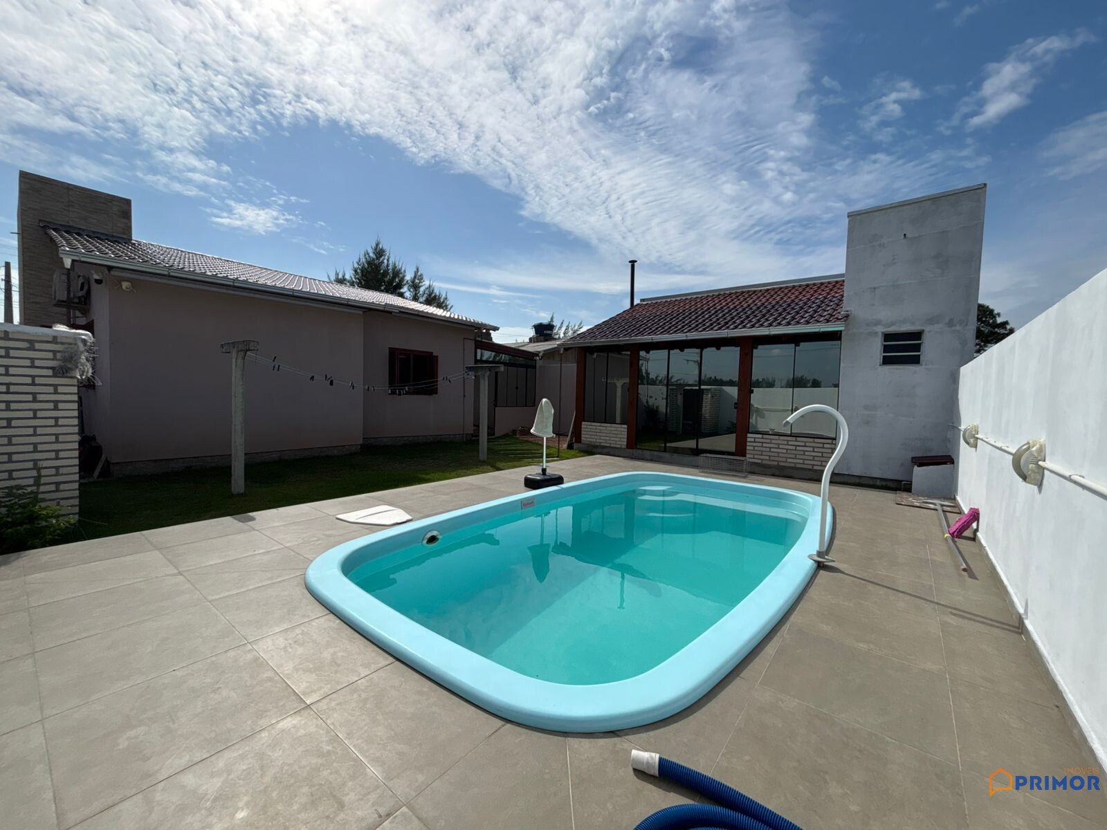 Casa à Venda em Balneário Gaivota — Lazer Completo no Village Dunas